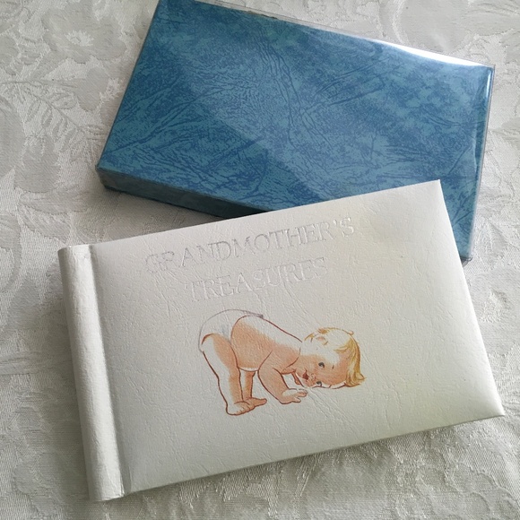 Vintage adorable photo album for Grandma! Holds 20 images. - Picture 1 of 5